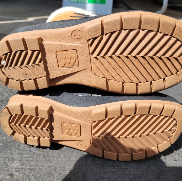 Tall snow boots - Picture 2 of 4